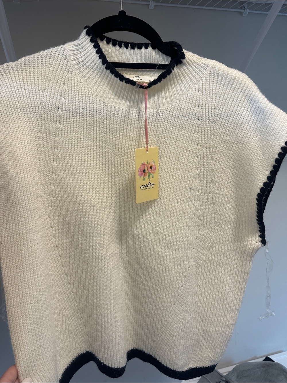 entro Cream Knit Short-Sleeve Sweater with Black Trim